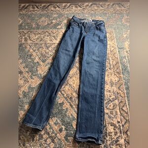 Abercrombie & Fitch — The 90s Straight Mid Rise Jeans (Curve Love)